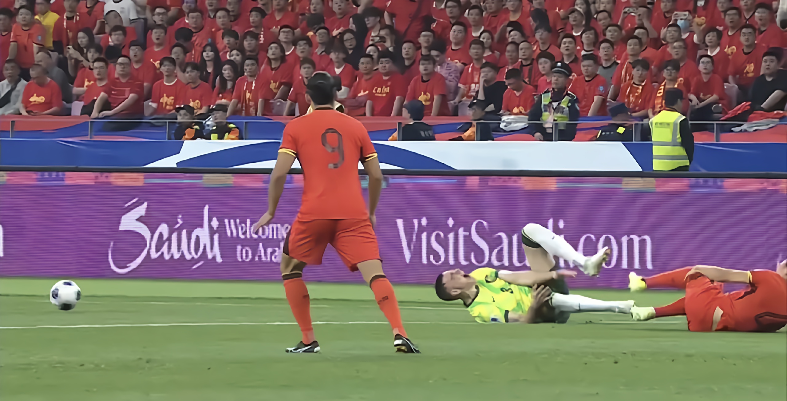 场面火爆!滚球预测观众席沸腾不已 场面火爆!滚球预测观众席沸腾不已