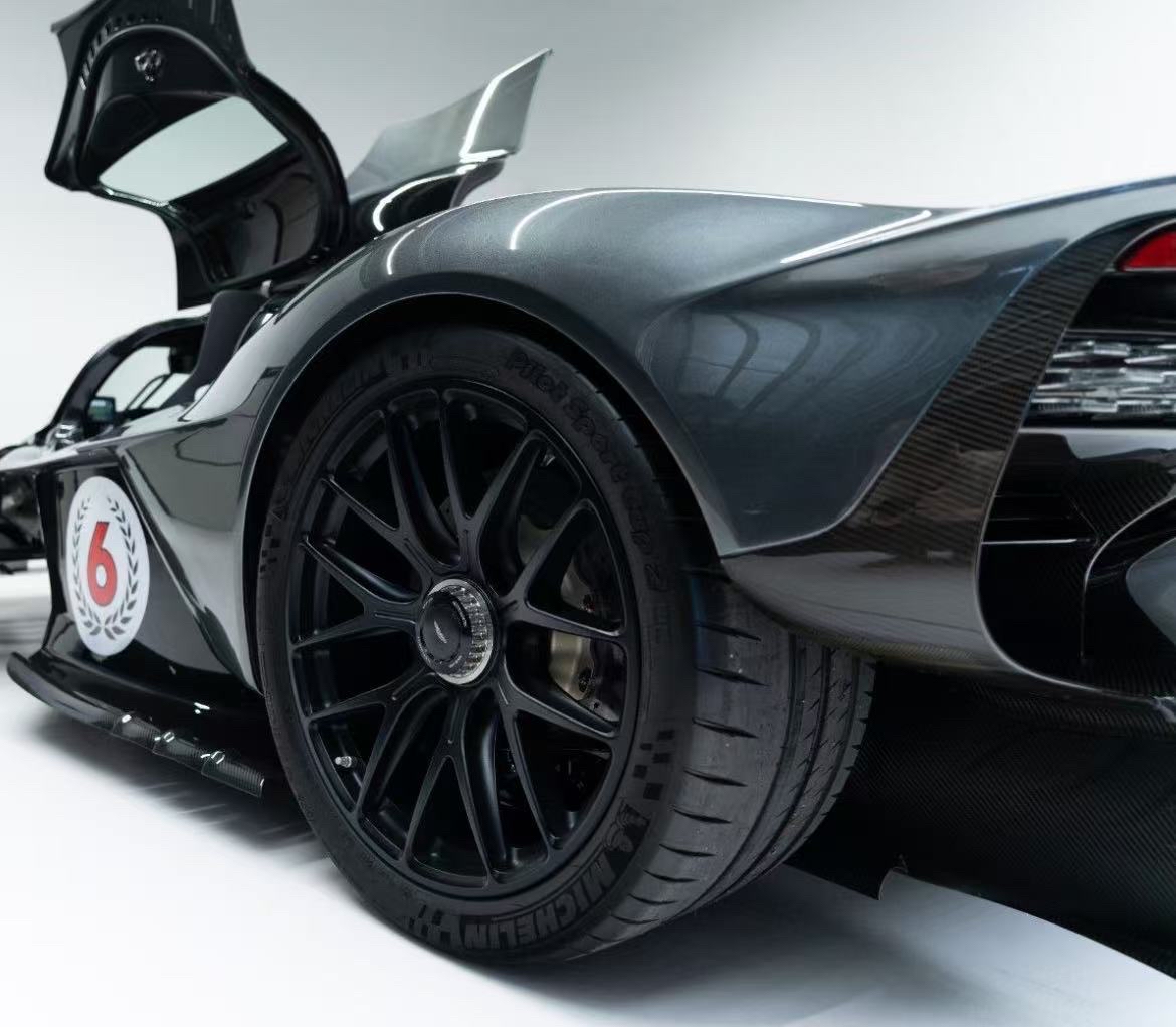 关于阿斯顿马丁轻取迈凯伦，拉塞尔高光表现的信息