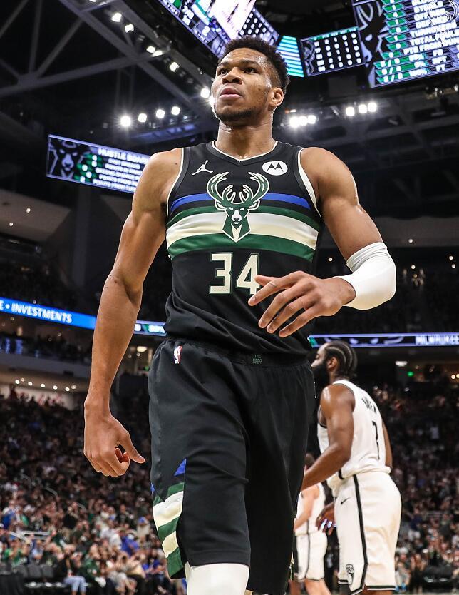 上海队完胜篮网，字母哥关键制胜的简单介绍