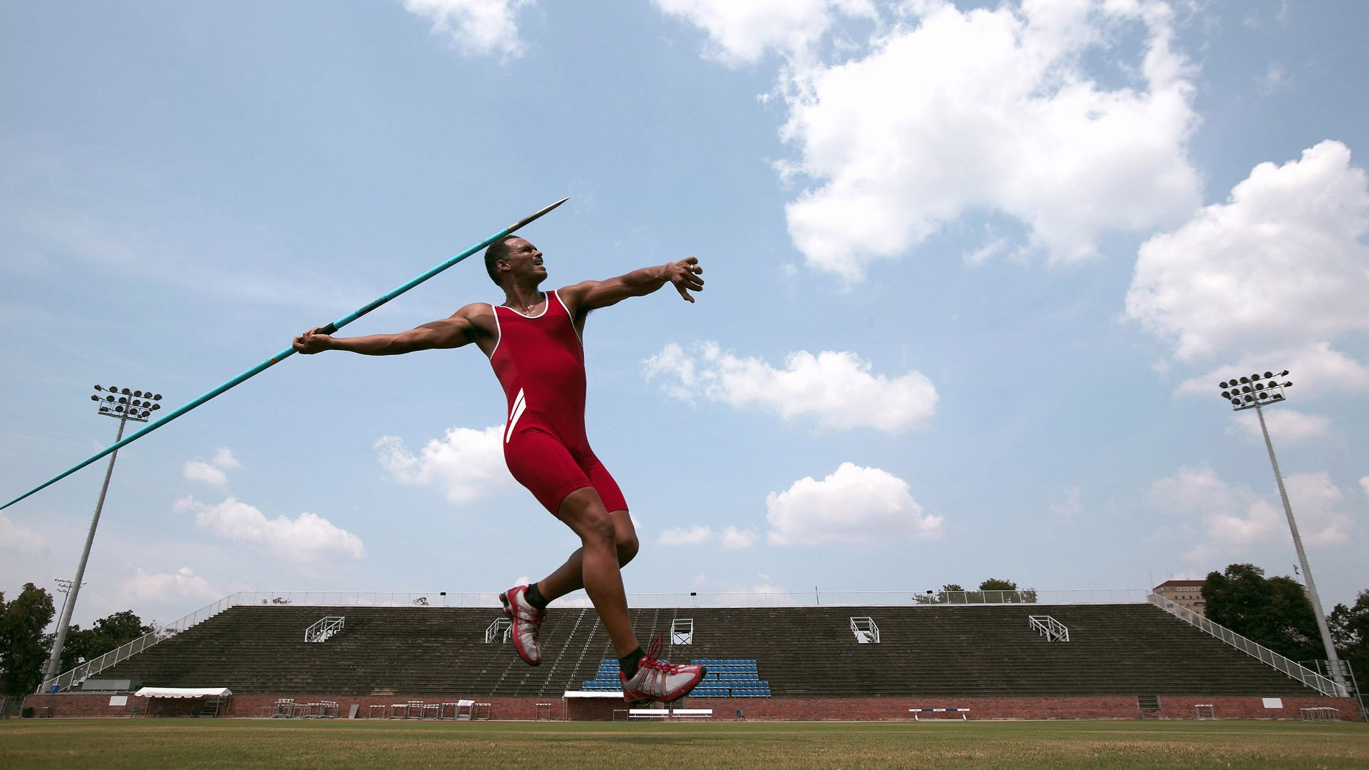 引擎与篮球齐鸣,当F1红幕在巴林拉起,恩比德已在费城投出定鼎一击