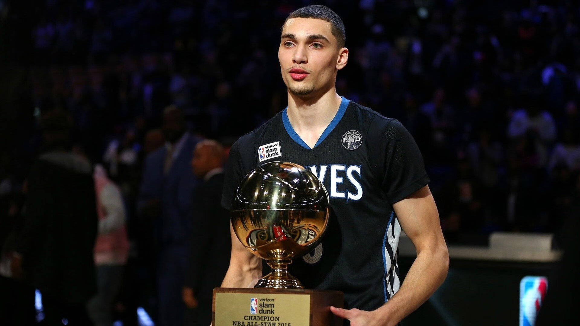 马德里新王剑指苍穹!楚阿梅尼铁血双响撕碎巴萨,世纪鏖战定江山