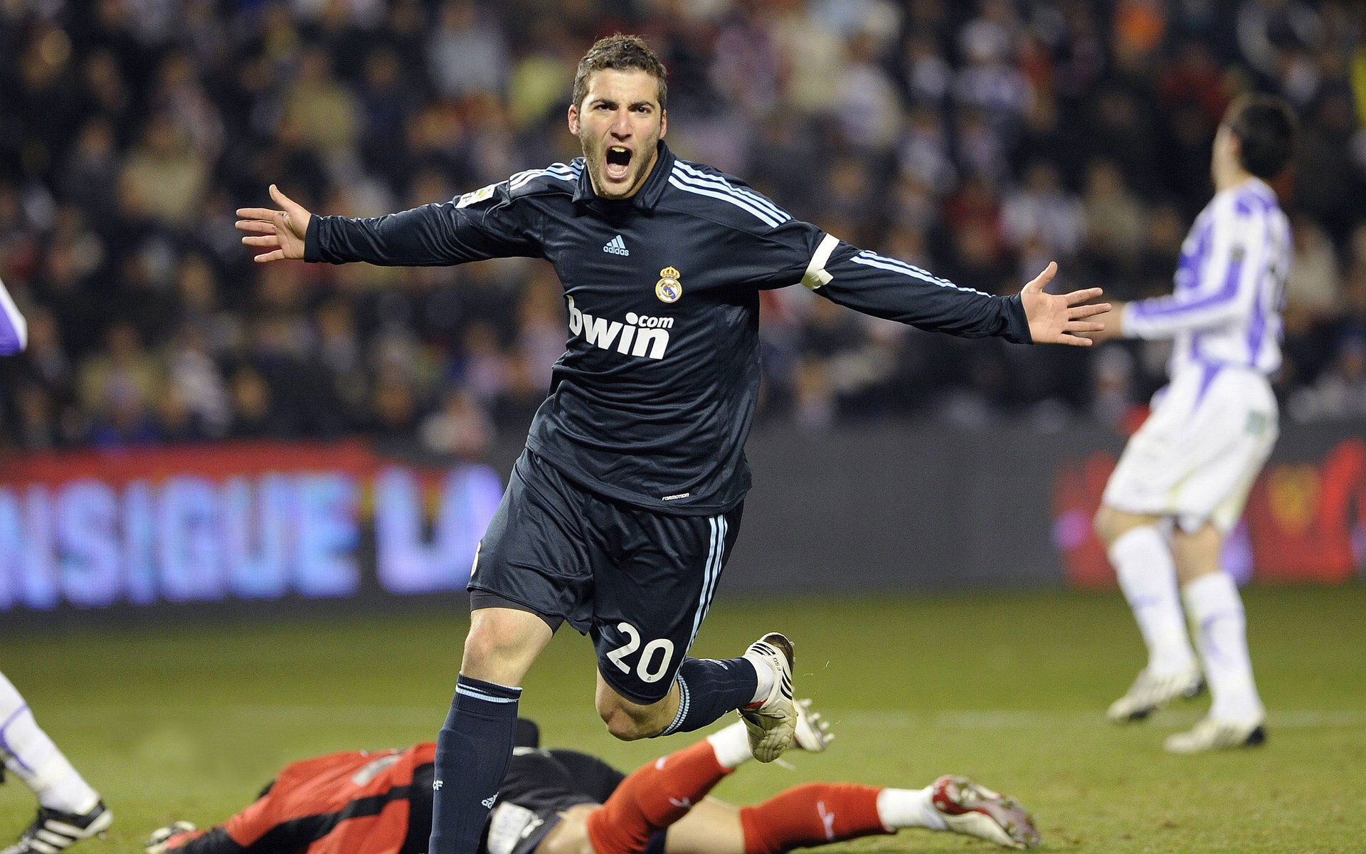 一个平行时空的剧本,当内马尔穿上曼联球衣击败AC米兰